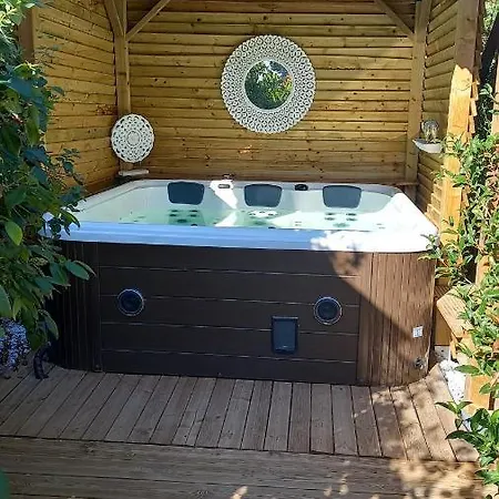 Arche De Lanoe Jacuzzi Bed and breakfast