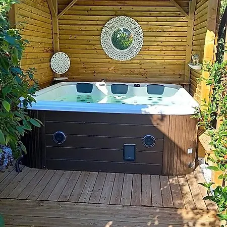 Arche De Lanoe Jacuzzi 4*